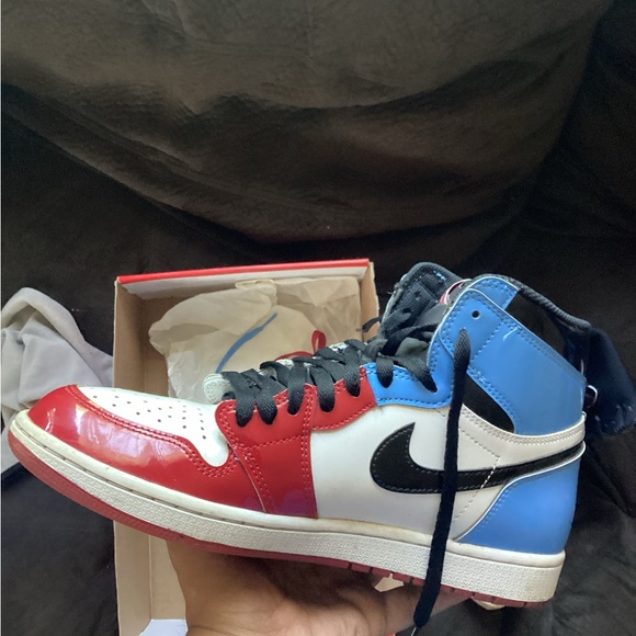 “Out with the old in with the New Savings

Air Jordan 1 From Chi to UNC - Picture 7 of 16